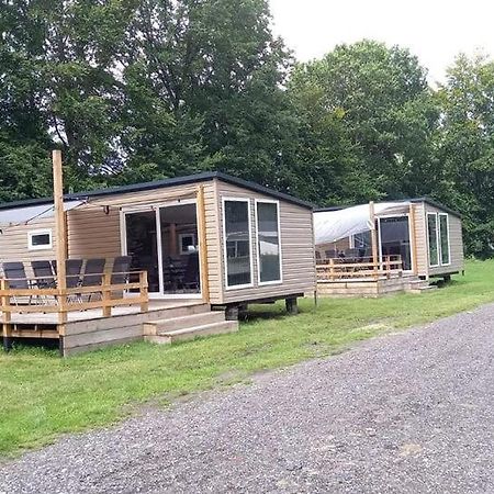 Chalet 2 Landgoedcamping Nienoord In Leek Exteriör bild