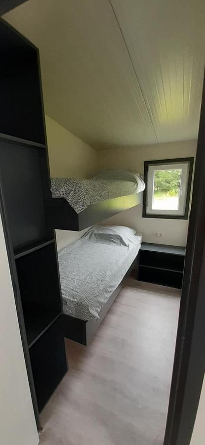 Chalet 2 Landgoedcamping Nienoord In Leek Exteriör bild