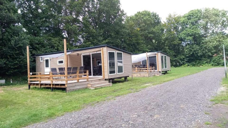Chalet 2 Landgoedcamping Nienoord In Leek Exteriör bild